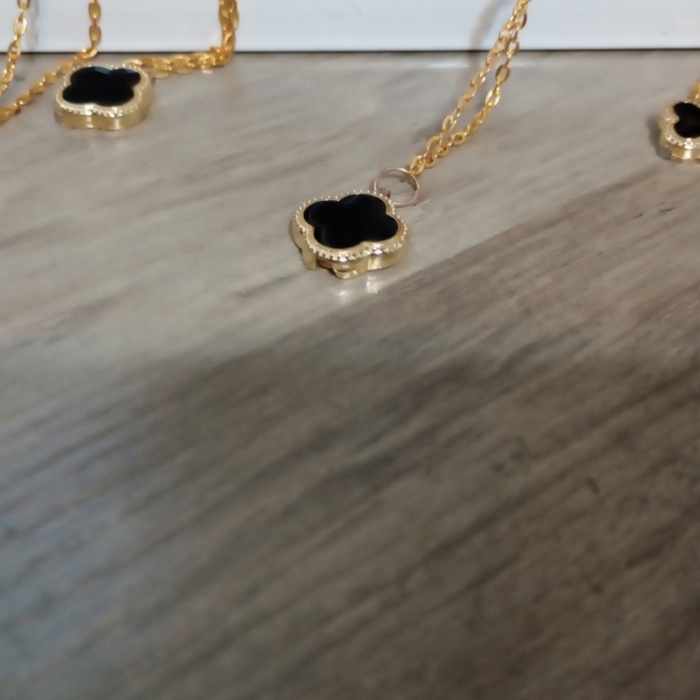 Elegant Gold and Black Pendant Necklace - Picture 9 of 11
